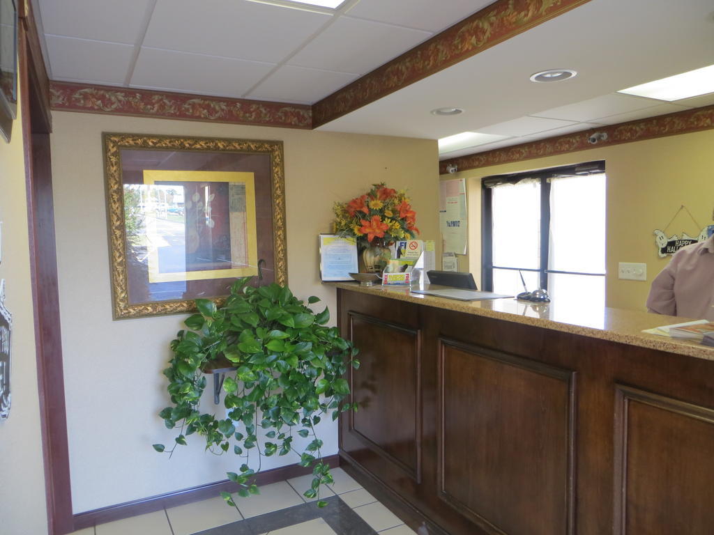 Knights Inn ניופורט מראה חיצוני תמונה